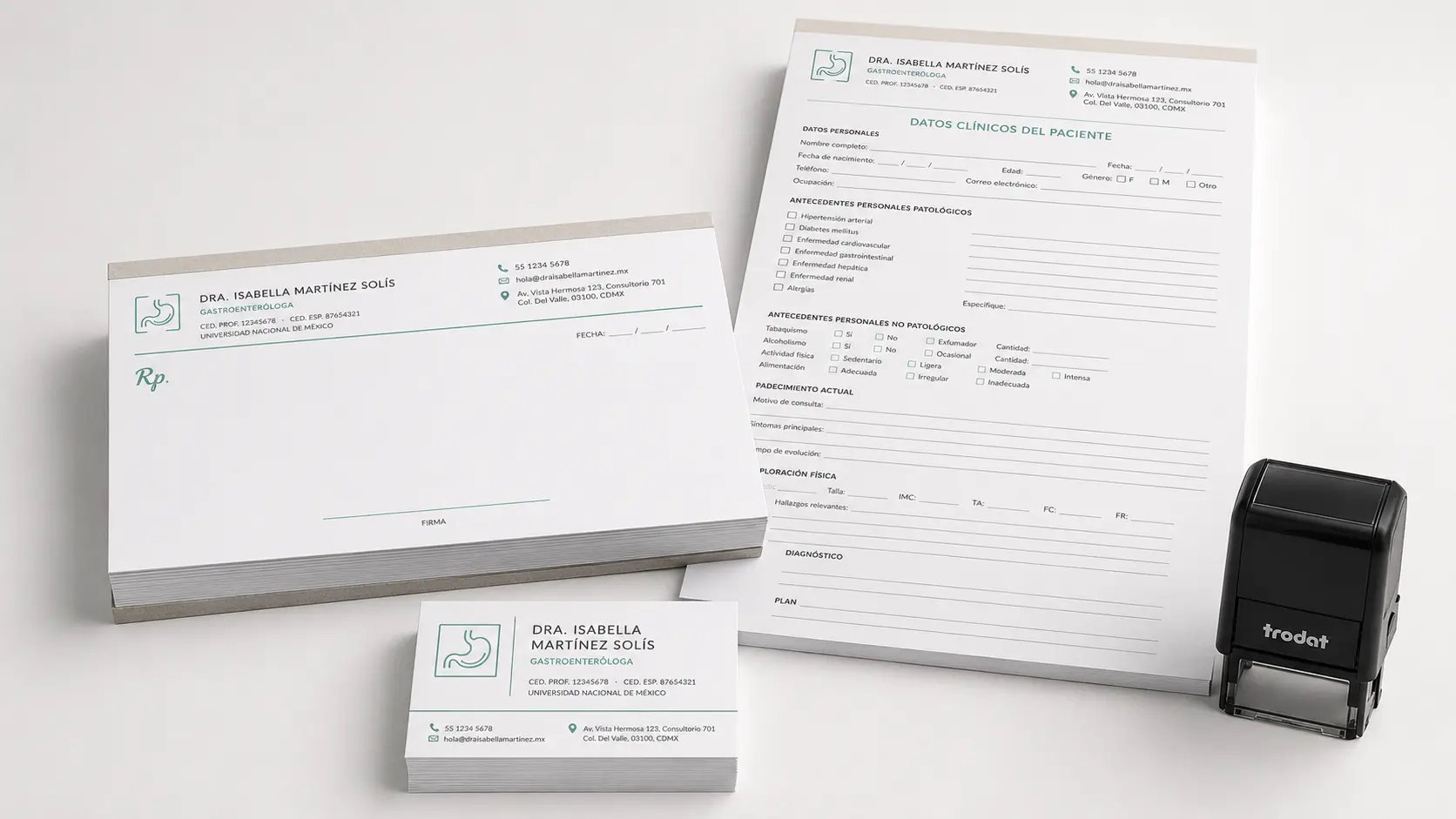 Recetario médico horizontal, formato clínico, tarjetas y sello autoentintable con datos ficticios